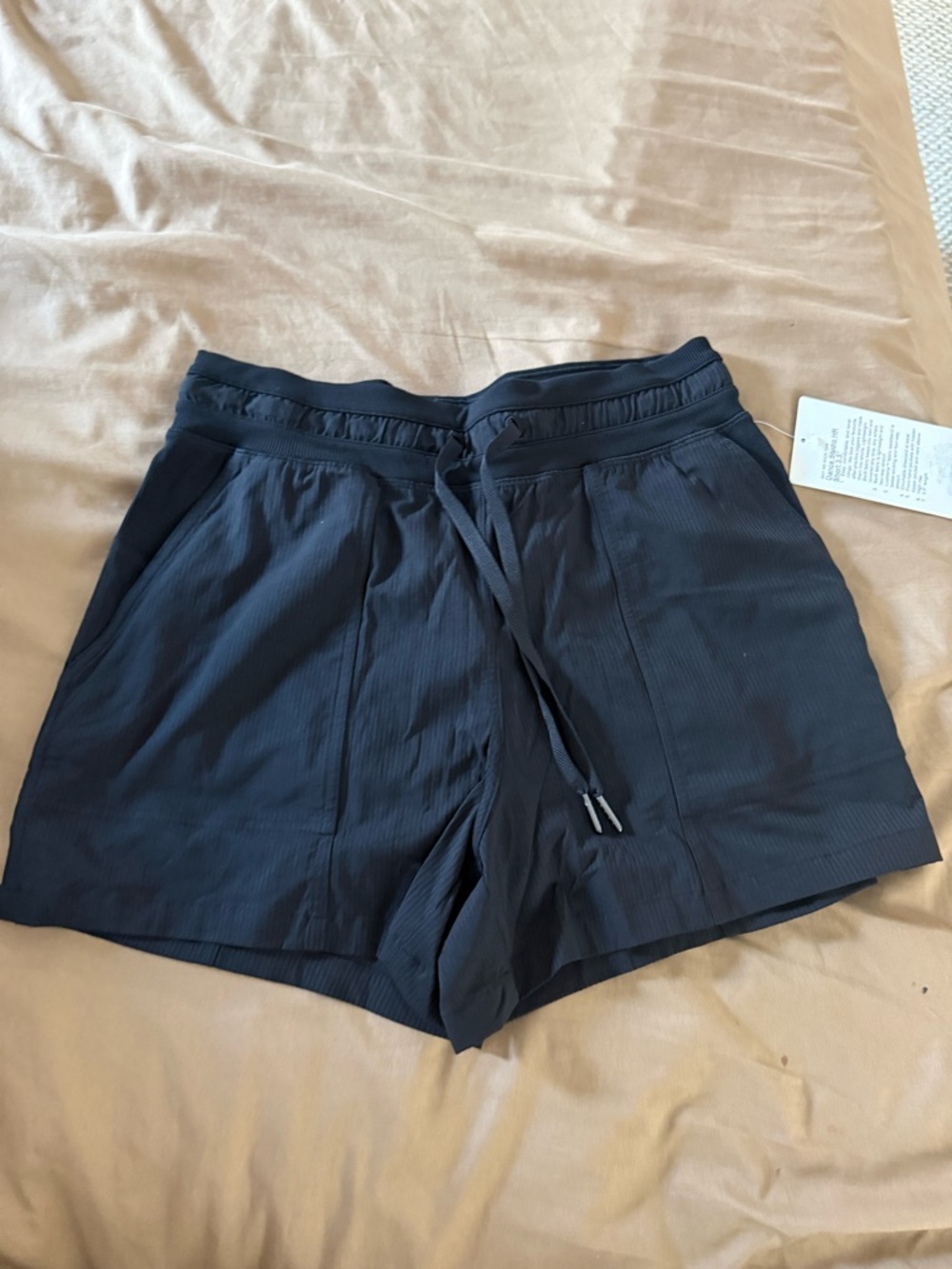 Lululemon dance studio HR short 3.5” nwt size 6 black